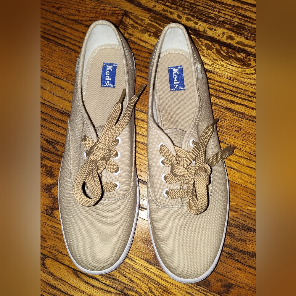 Keds women's shoes size 8 color beige